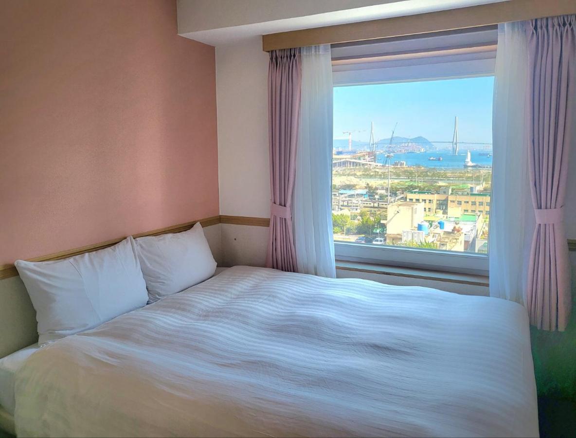 Toyoko Inn Busan Jungang Station Exteriör bild